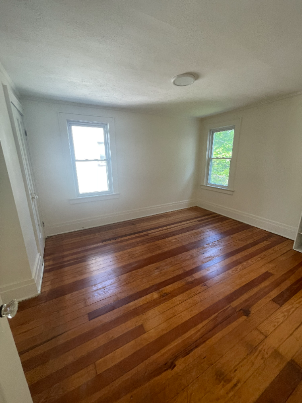 40 Spruce Ave - Photo 2 of 4