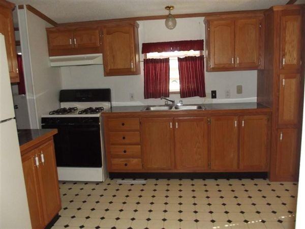 320 N 1st St - Photo 2 of 12