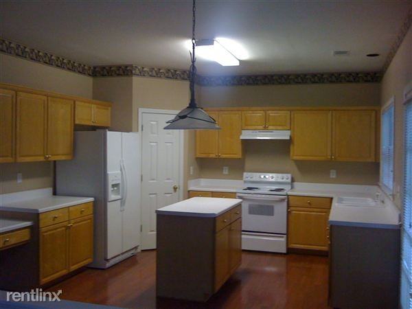 335 Chichester Ct - Photo 2 of 6