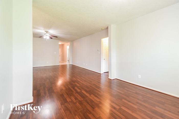 3009 Stonecross Ln - Photo 2 of 15