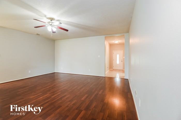 3009 Stonecross Ln - Photo 3 of 15