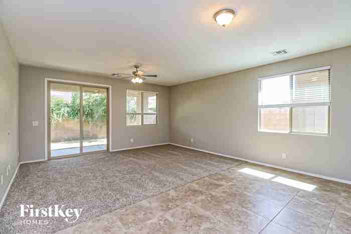 21087 E Creekside Dr - Photo 2 of 15