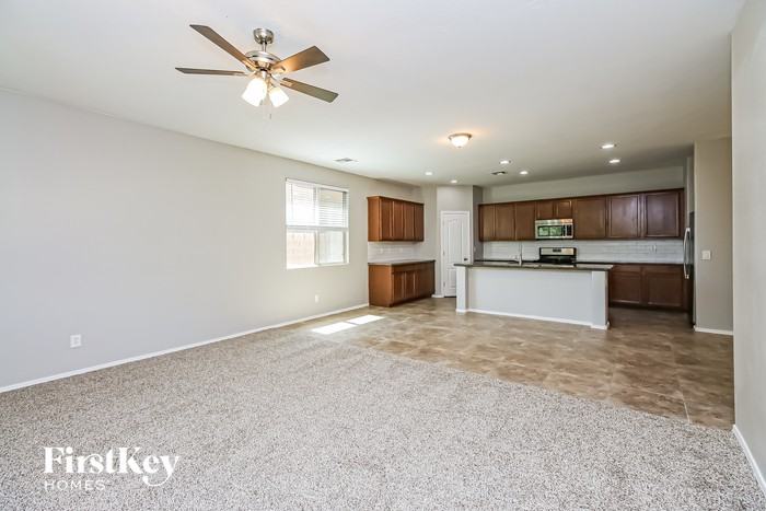 21087 E Creekside Dr - Photo 3 of 15