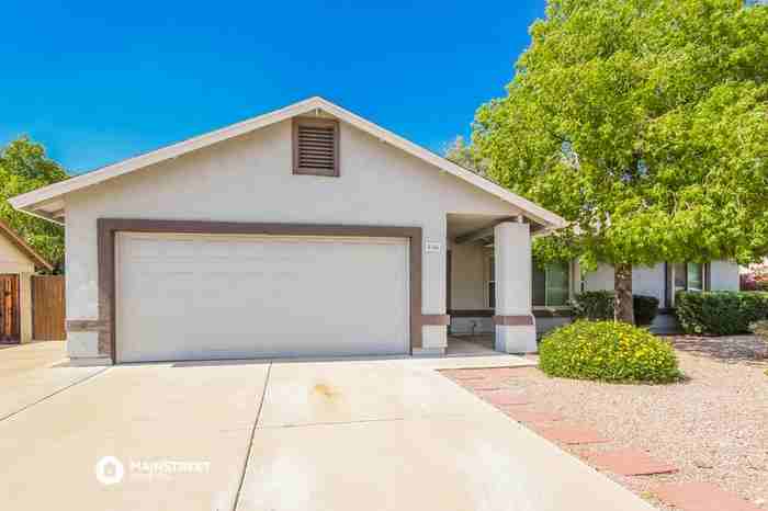 5746 E Ellis St - Photo 3 of 16