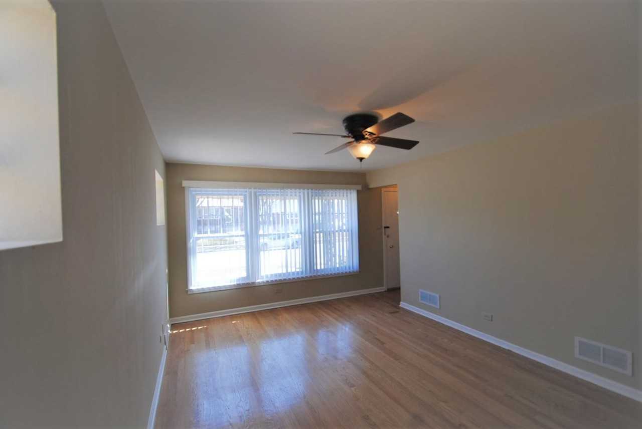 9754 S California Ave - Photo 2 of 7