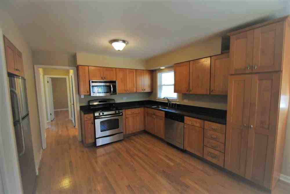 9754 S California Ave - Photo 3 of 7