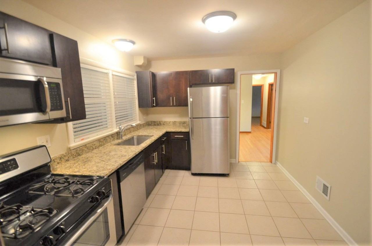 11919 S 69th Ct - Photo 3 of 9