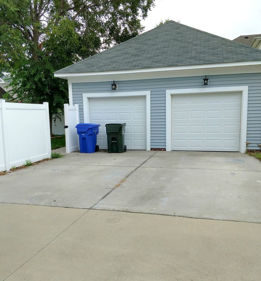 1230 Booth St #1 - Photo 4 of 25