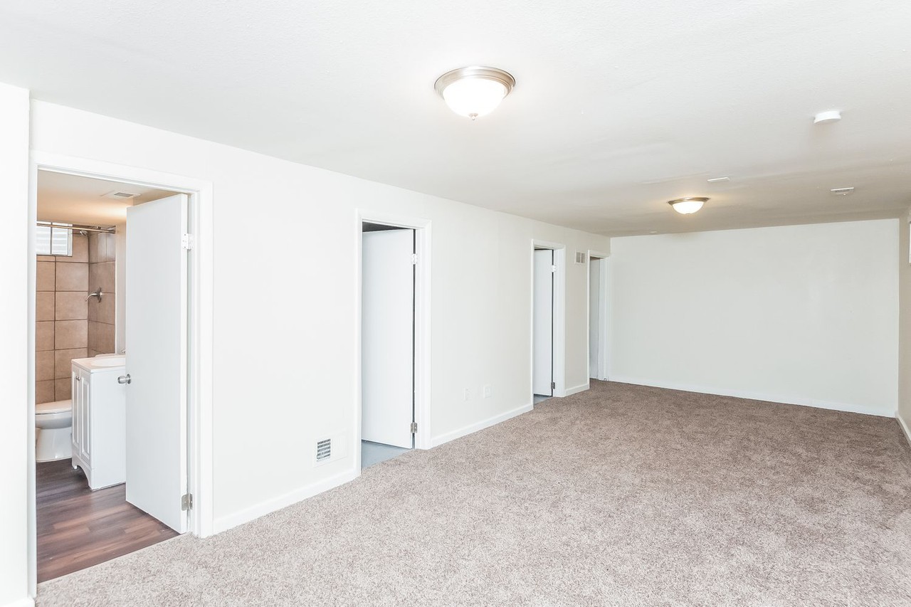4672 S Lewiston Way - Photo 3 of 24