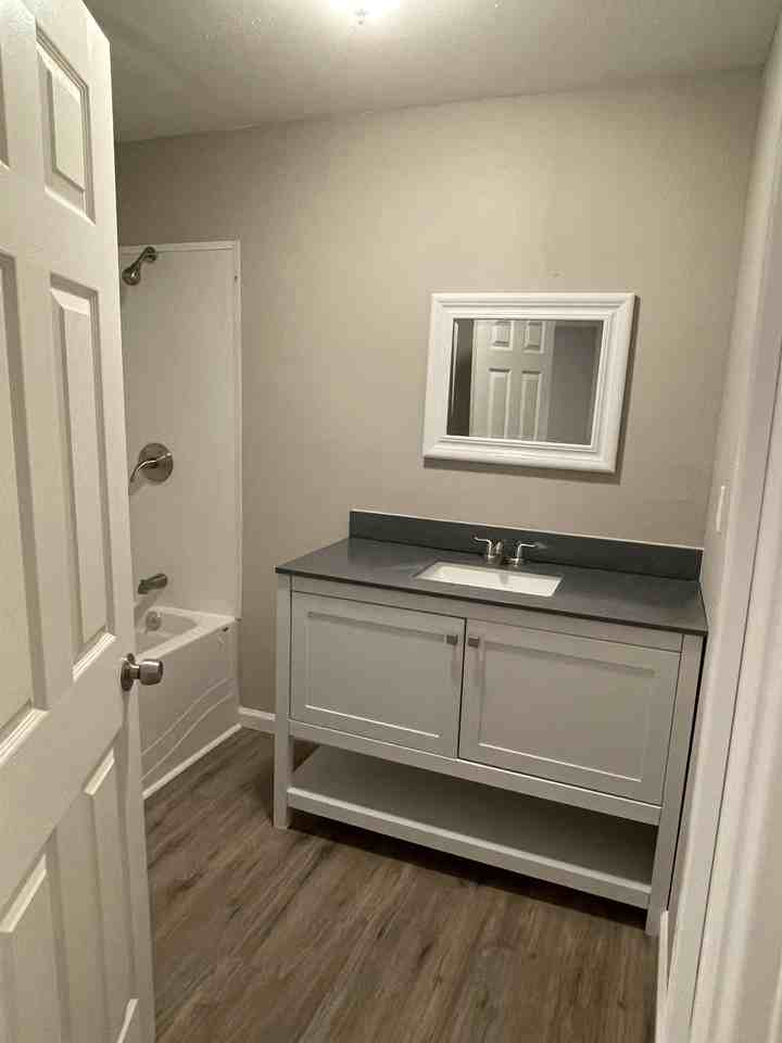 1712 W Jackson St #1 - Photo 3 of 6