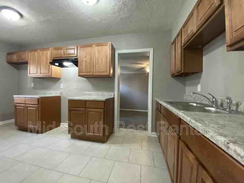 1654 Shadowlawn Blvd - Photo 3 of 8