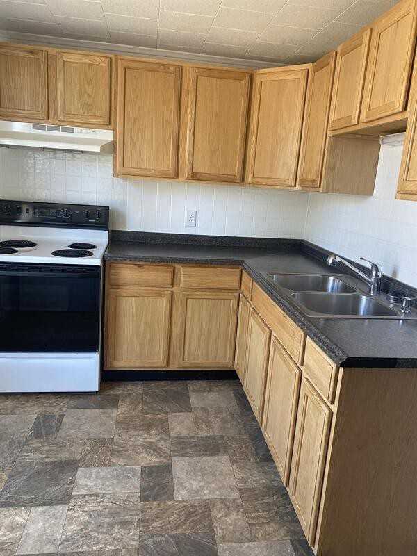 113 S Main St - Photo 2 of 6