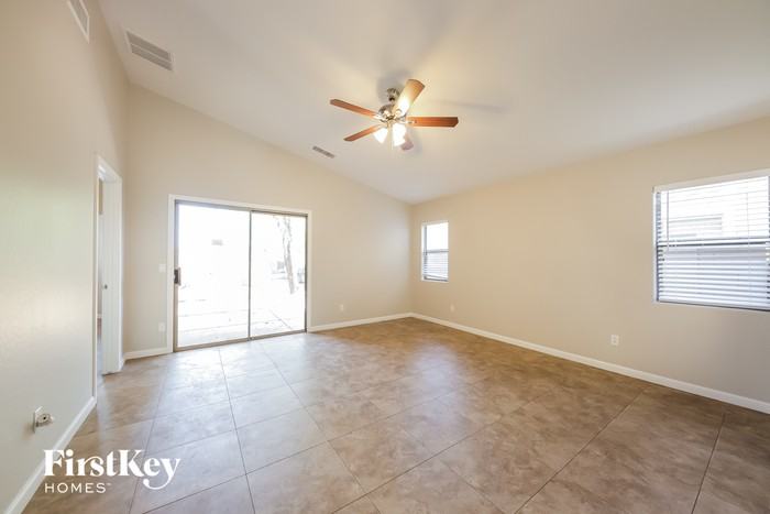 5346 W Jessica Ln - Photo 3 of 15