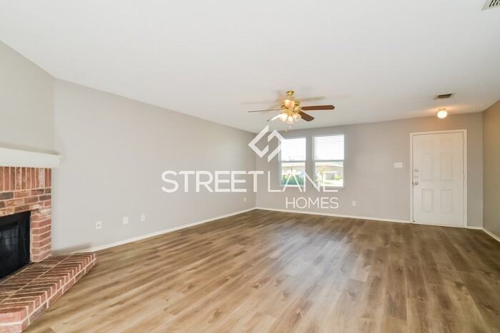 2609 Shorecrest Dr - Photo 3 of 15