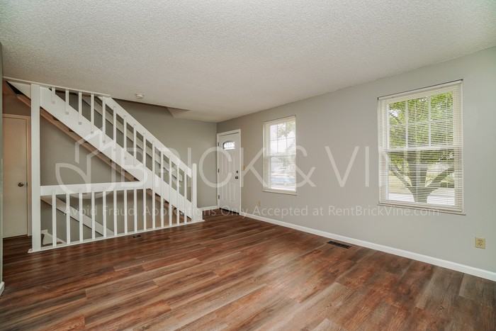 5064 Cashion Dr - Photo 2 of 18