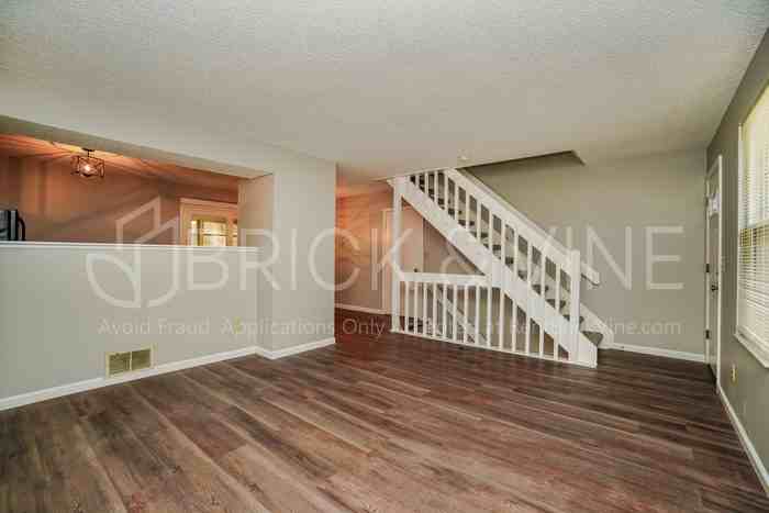 5064 Cashion Dr - Photo 3 of 18