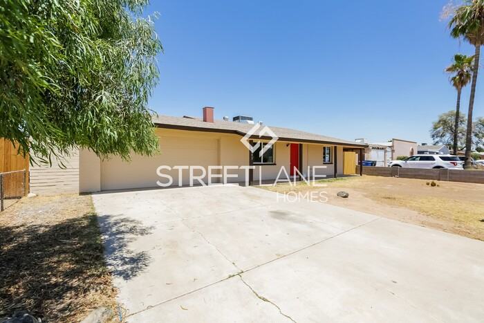 8202 W Sells Dr - Photo 2 of 16
