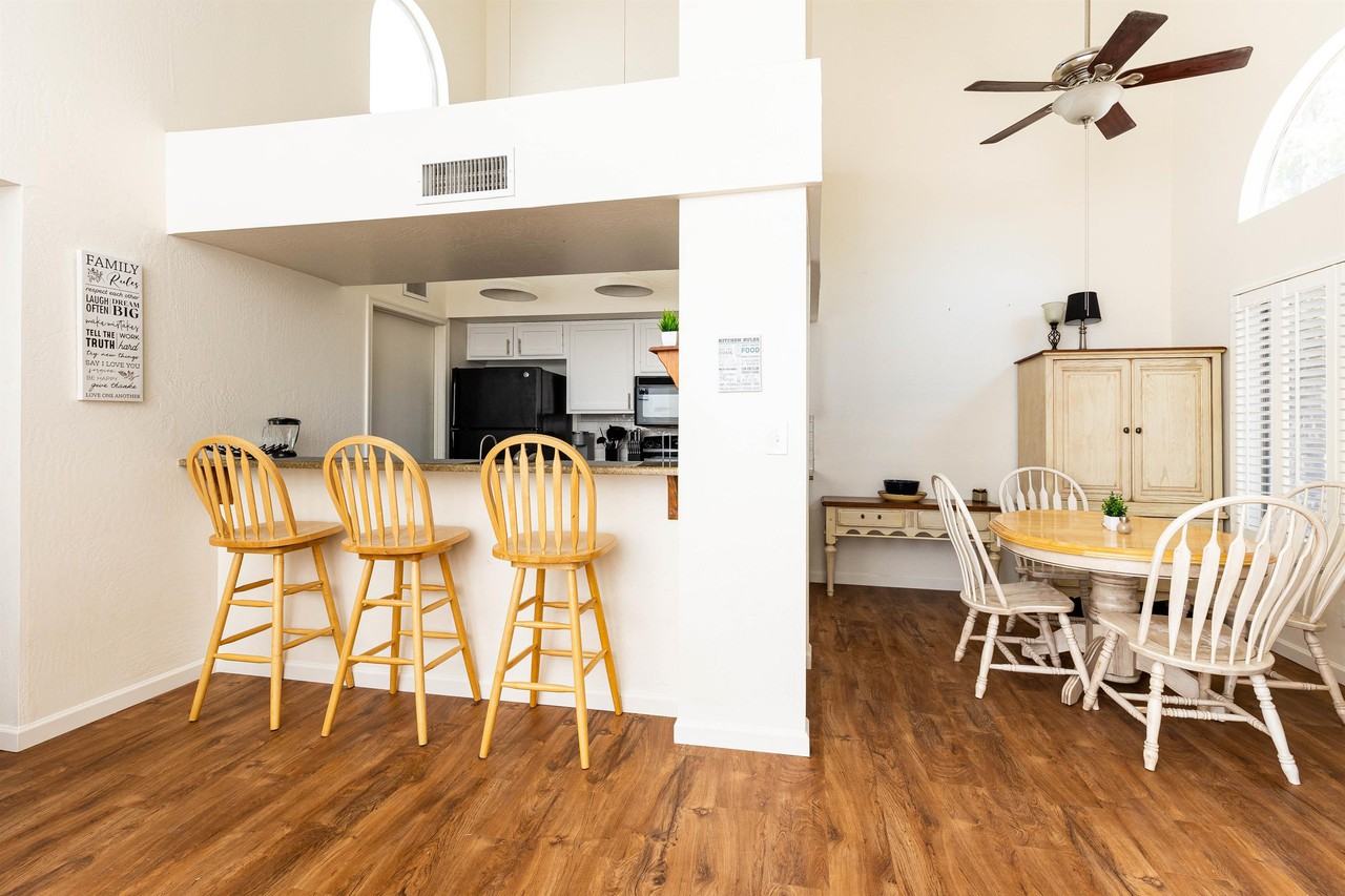 1111 Summit Place #10 - Photo 3 of 10