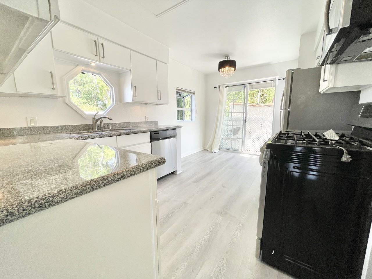 6639 Fountain Ave - Photo 3 of 11