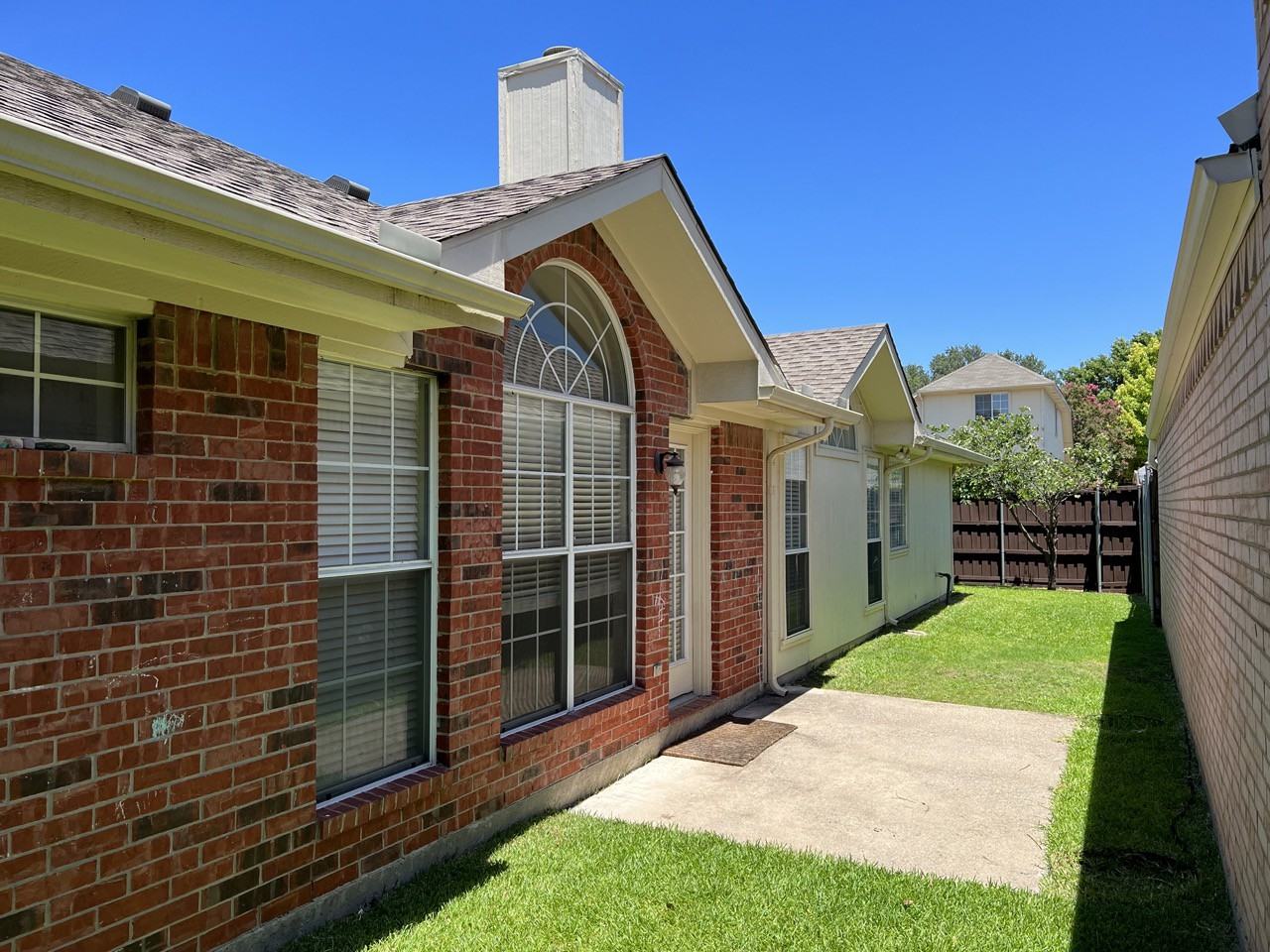 3013 Fox Hollow Dr - Photo 3 of 20