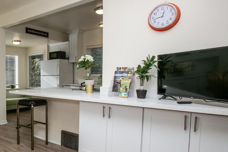 2407 East Ward Street #MAIN - Photo 6 of 34