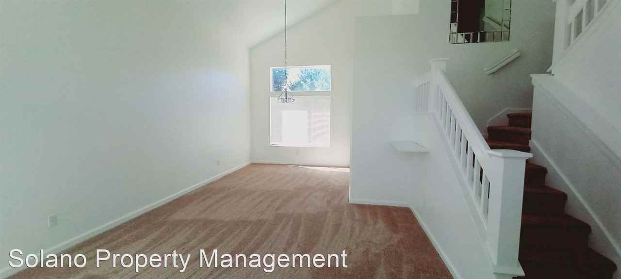 2750 Parkview Ter - Photo 2 of 28