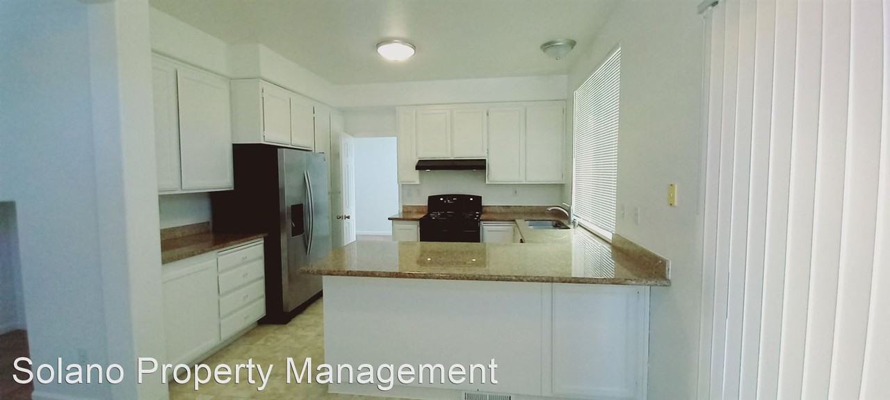 2750 Parkview Ter - Photo 3 of 28