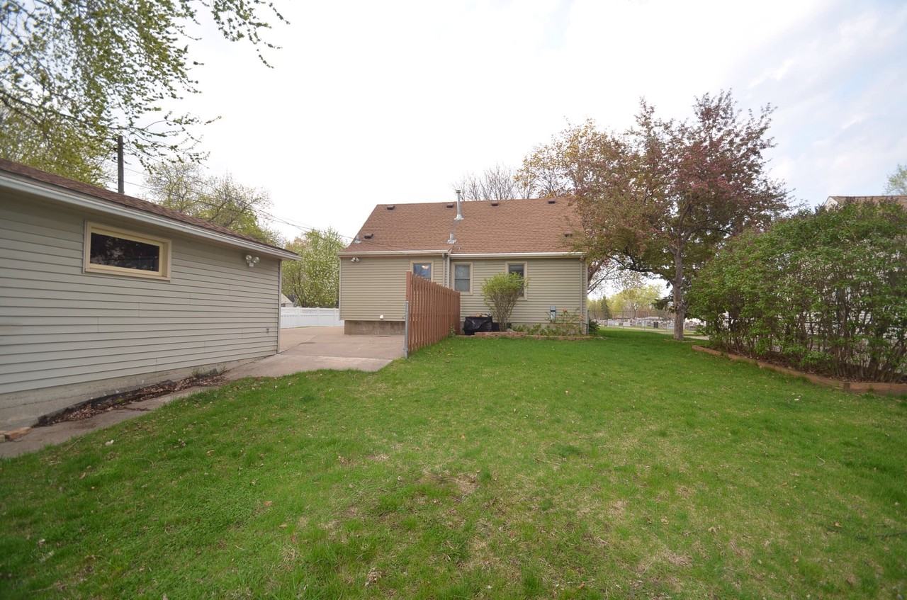 2713 W 71st 1/2 St - Photo 2 of 10