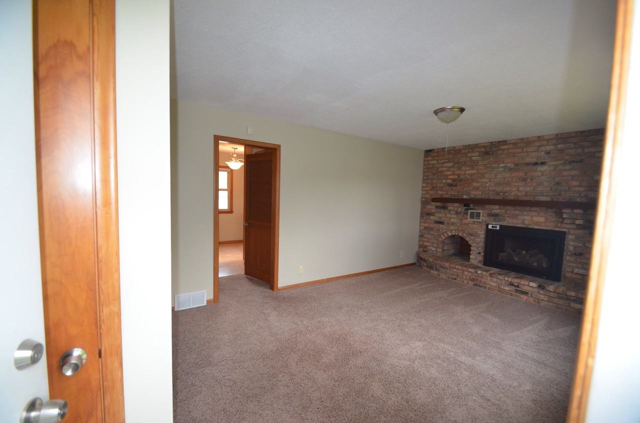 2713 W 71st 1/2 St - Photo 3 of 10