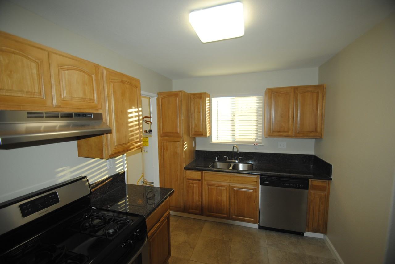 5855 62nd St - Photo 3 of 17