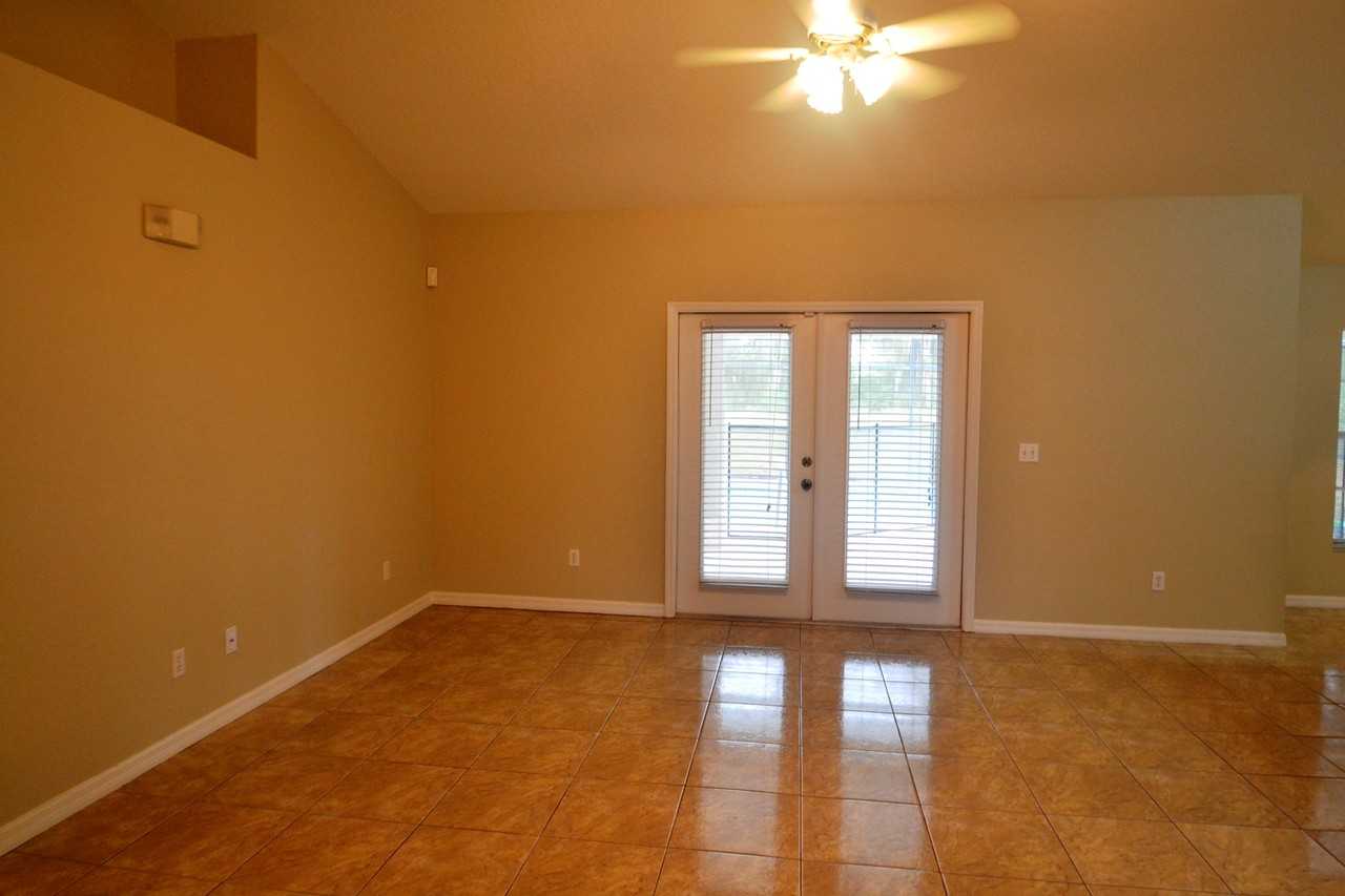 145 Secluded Oak Ct - Photo 3 of 8