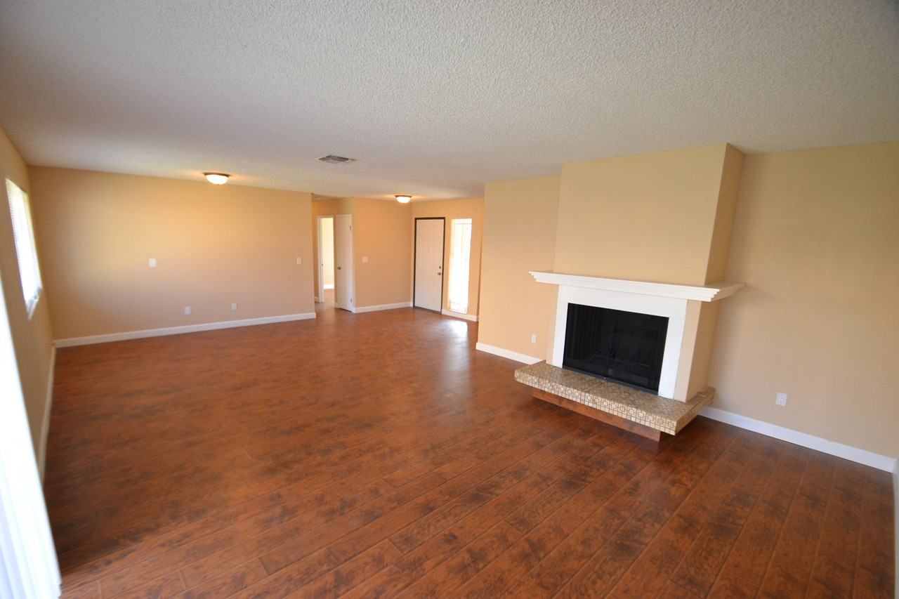 6211 44th St - Photo 3 of 10