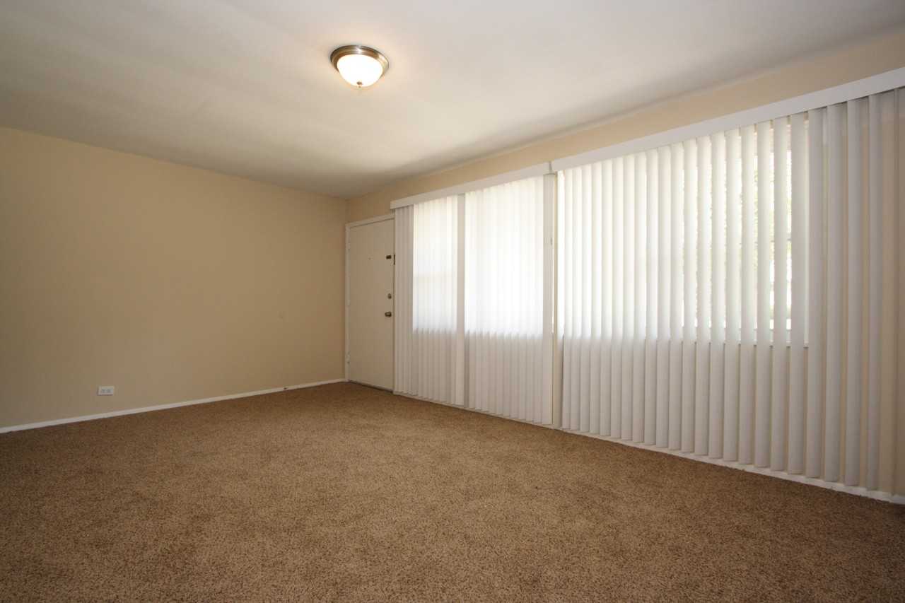 7748 Paddington Dr - Photo 2 of 16