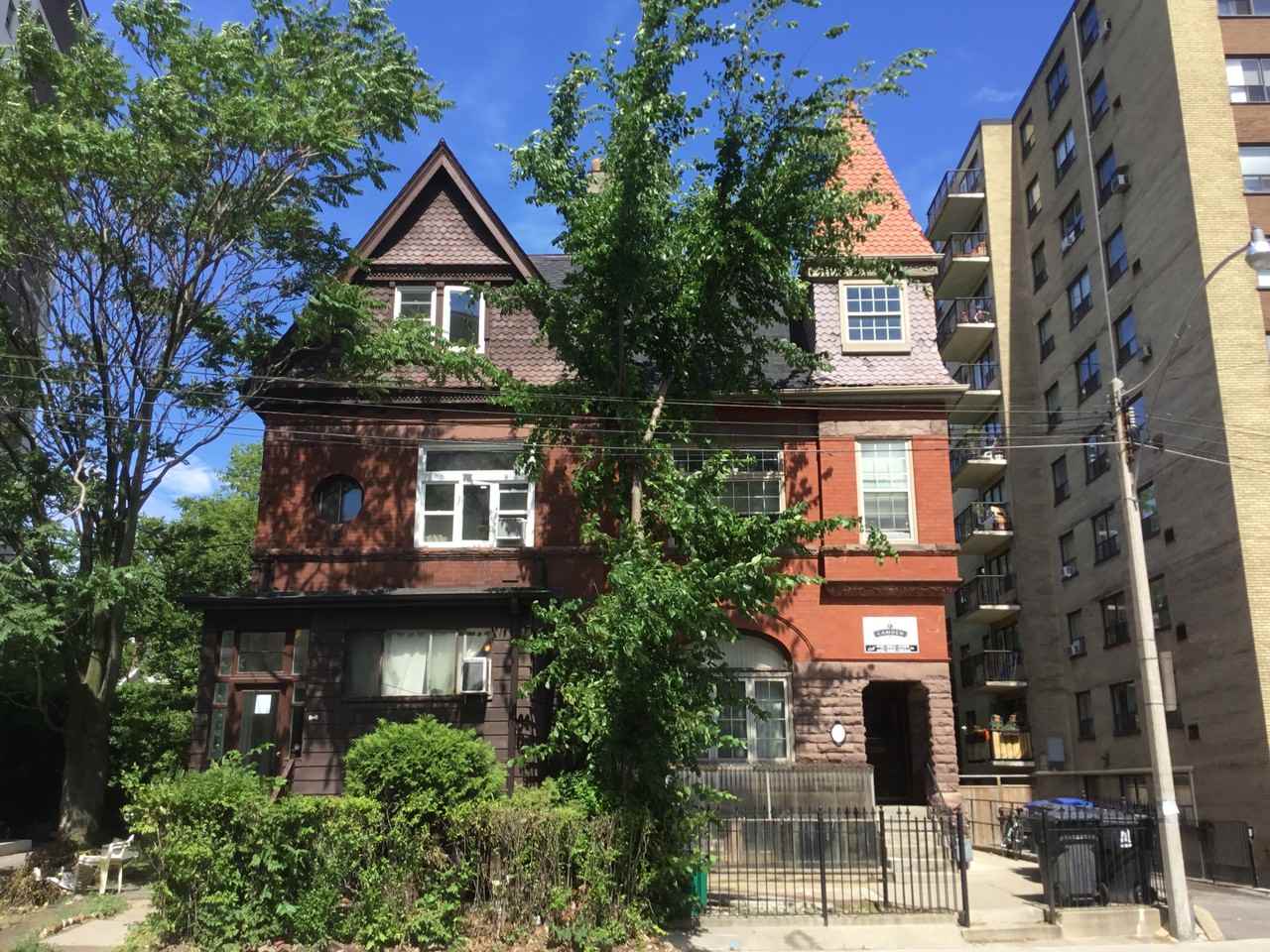 St. House 273 St. St, Toronto, ON M5R 2P8 Apartment for Rent PadMapper