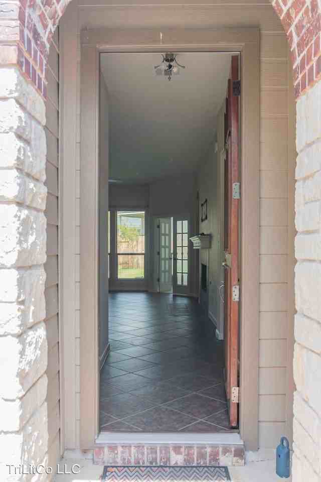 2542 Ravenwood Dr - Photo 3 of 18