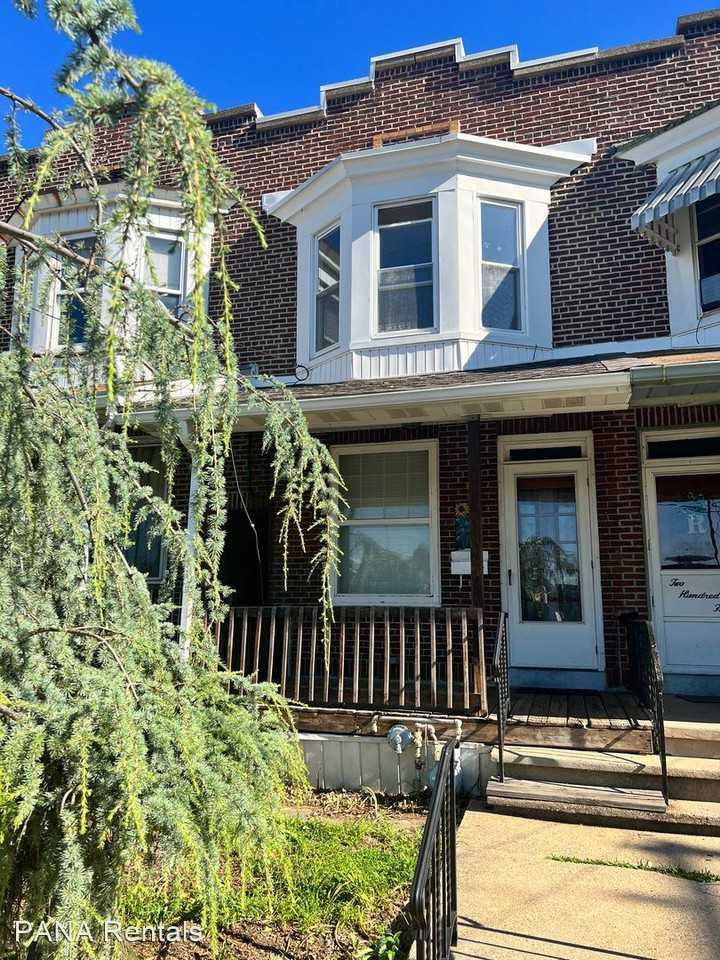 207 Upland Ave - Photo 2 of 13