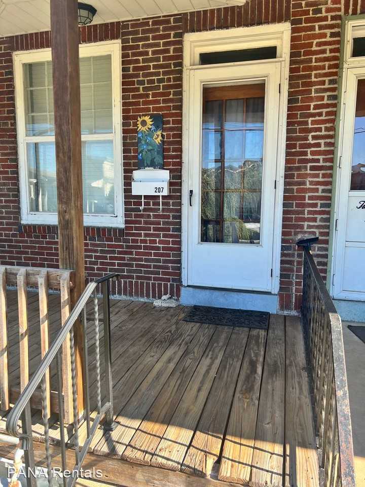 207 Upland Ave - Photo 3 of 13