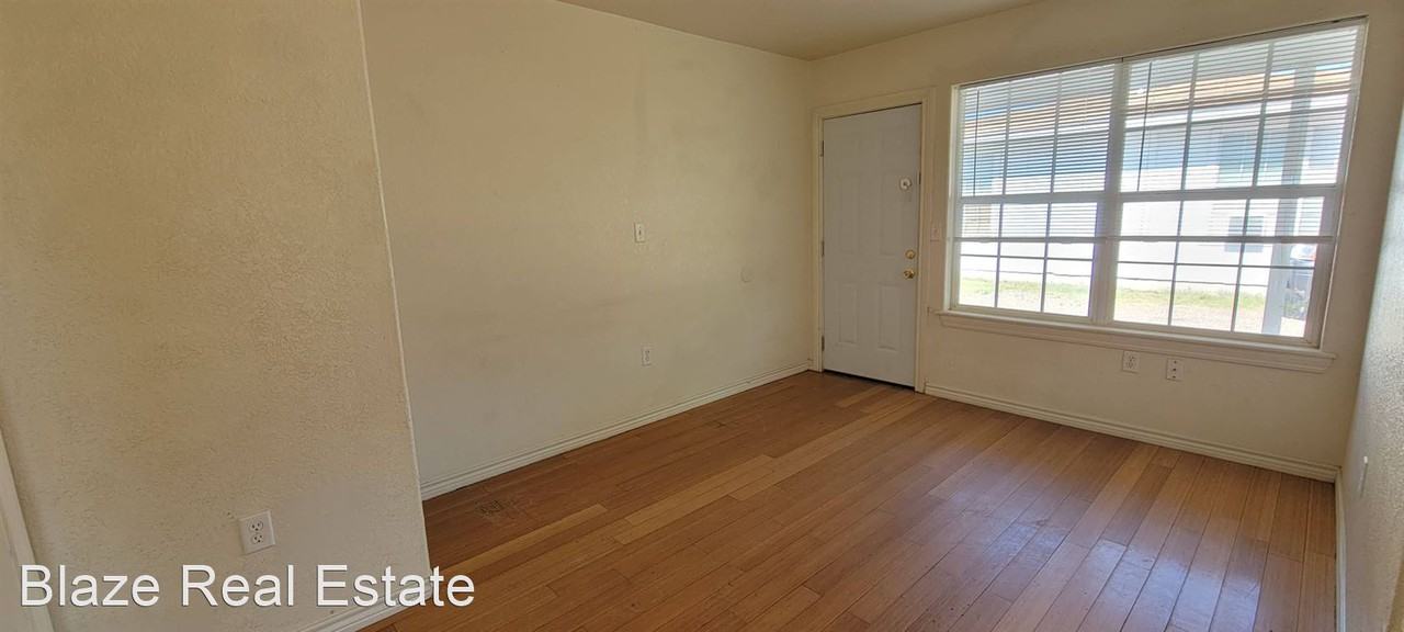 4210 NE 11th - Photo 3 of 8