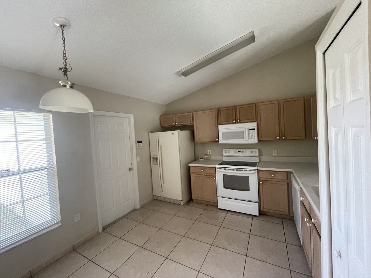 569 Pinehurst Cv - Photo 4 of 14