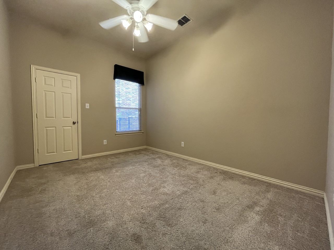1313 Cog Hill Dr - Photo 3 of 7