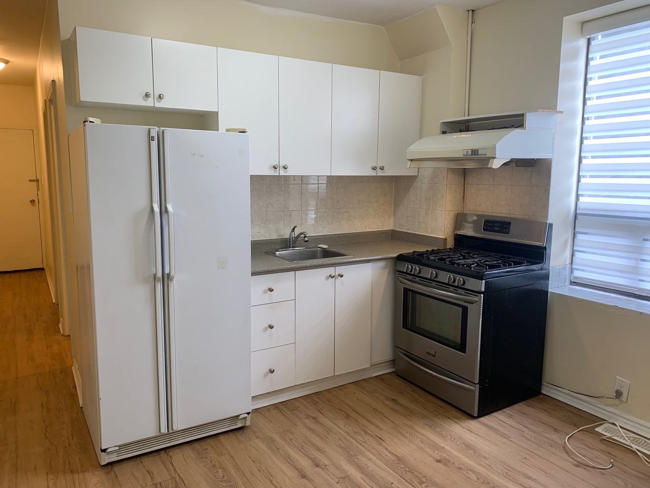 223 Broadview Ave - Photo 2 of 10