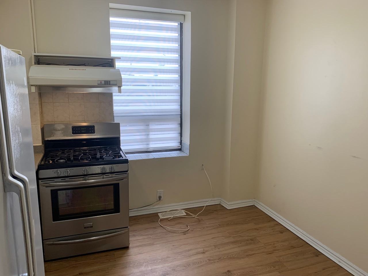 223 Broadview Ave - Photo 3 of 10