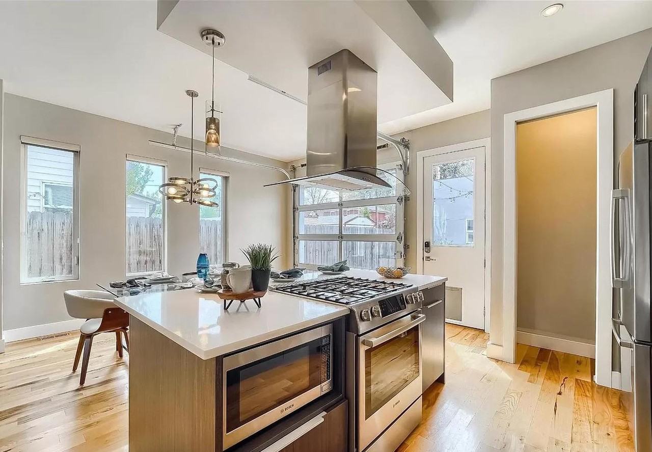 Contemporary West Highland home with great rooftop deck - Photo 5 of 24