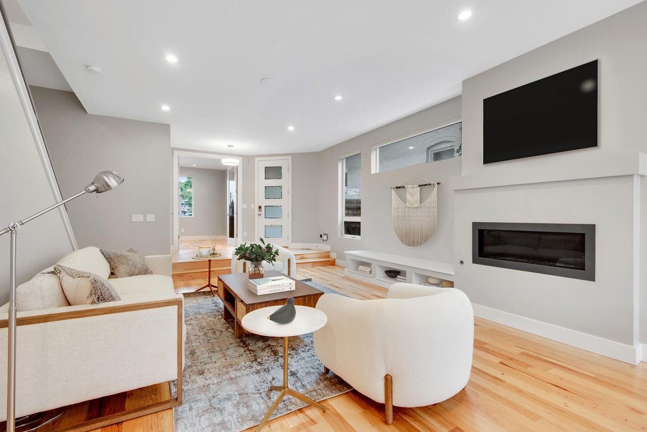 Contemporary West Highland home with great rooftop deck - Photo 2 of 24