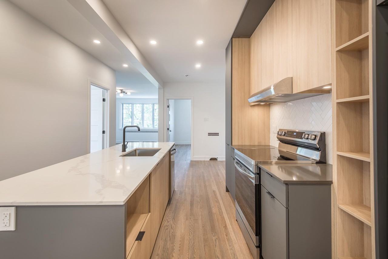 5050 Roslyn - Photo 2 of 17