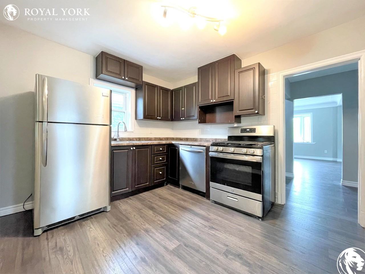 104 Rosedale Ave - Photo 2 of 35