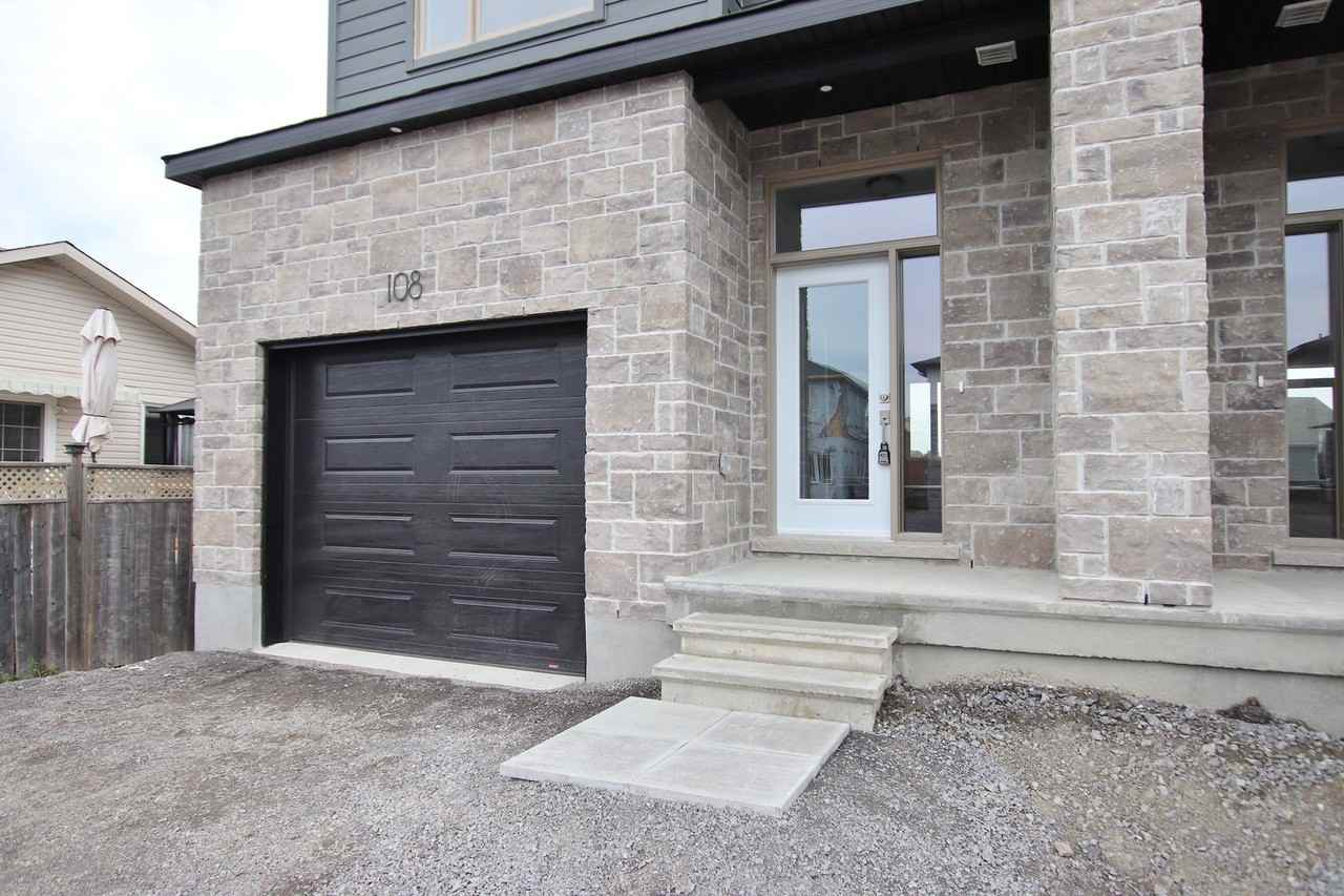 108 Thomas Street South - Photo 3 of 29