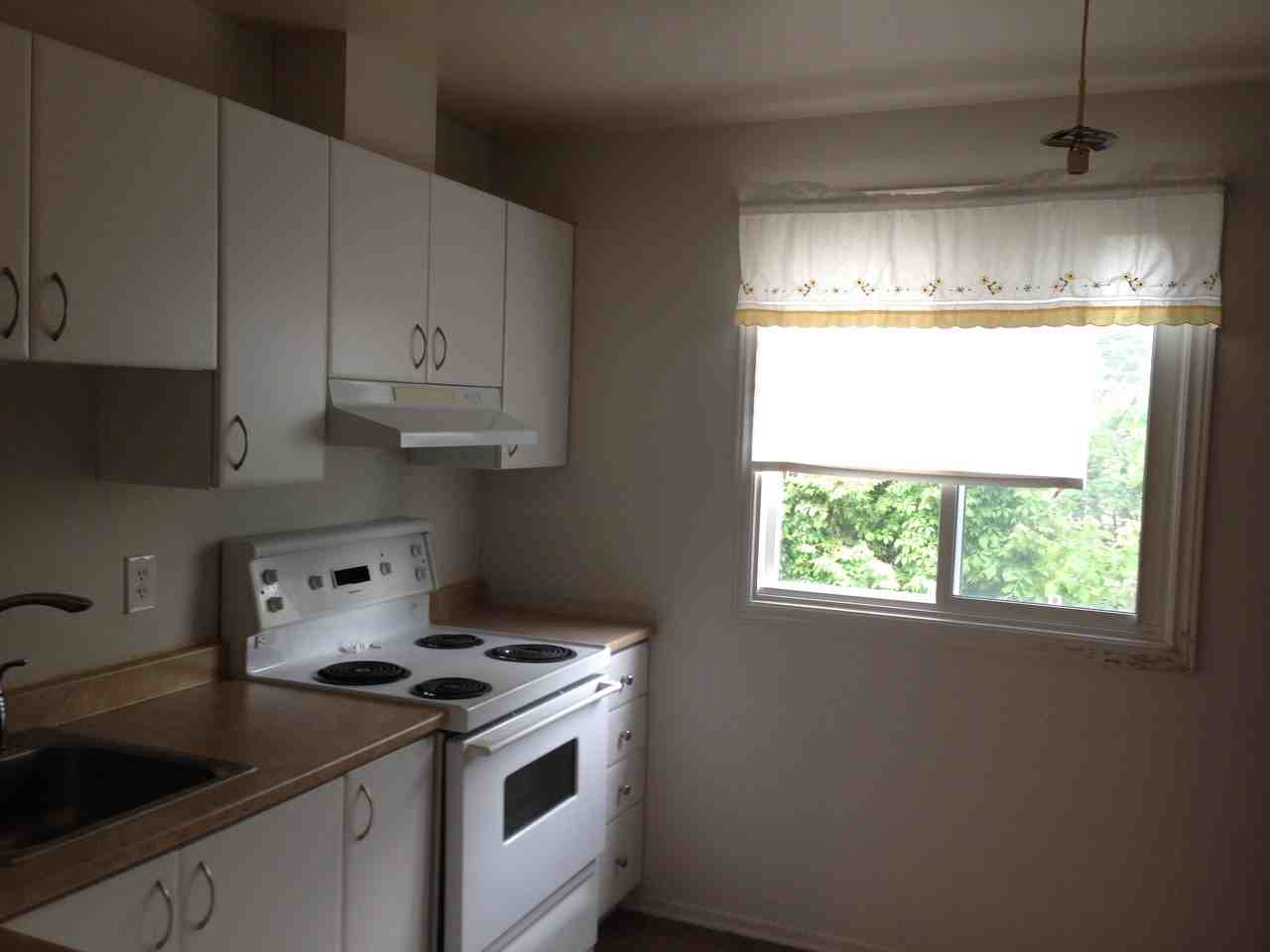 1975 Greenway Park - Photo 2 of 11