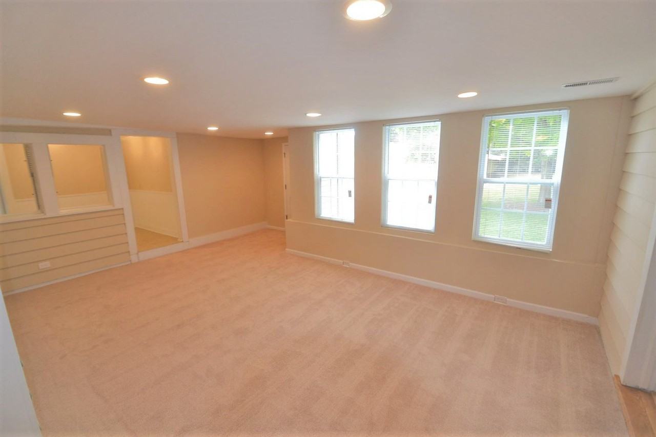 737 Arbor St Ne - Photo 2 of 12