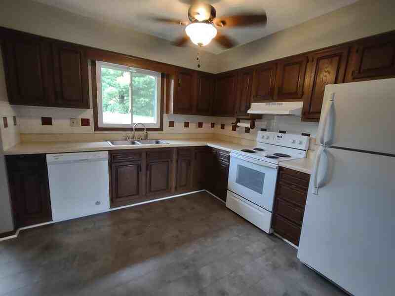 12123 William Penn Ave Ne - Photo 3 of 10